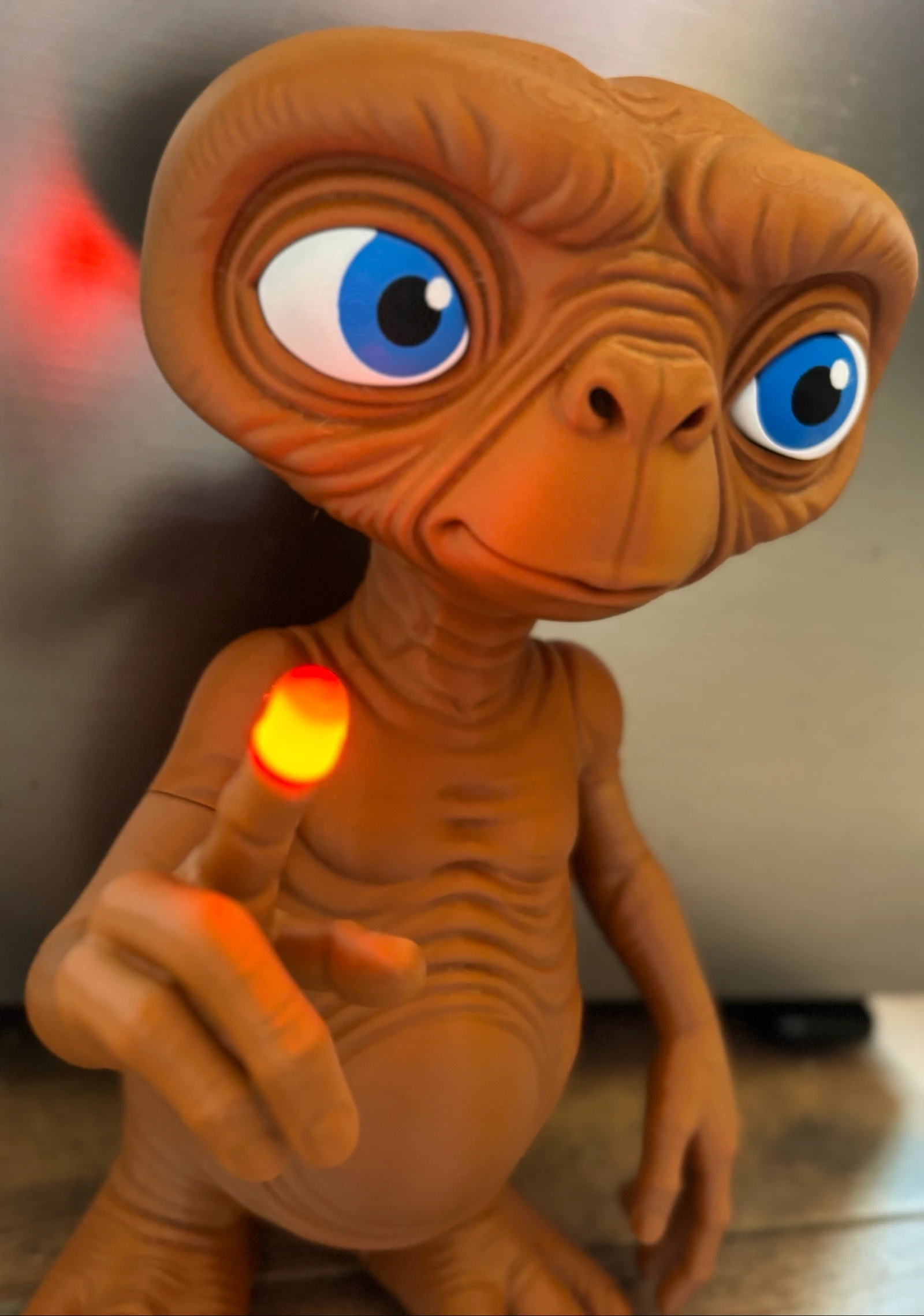 👽 E.T. – Figurine 3D 40 cm avec doigt lumineux – photo 4